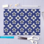 Katazome witte bloemen op indigo tissuepapier (Craft)