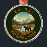 Katmai Parc National Ours Retro Cercle Distressé<br><div class="desc">Création d'oeuvres vectorielles Katmai. La Vallée des Dix Mille Fumées est une zone de coulées de lave et de cendres formées par une éruption volcanique massive</div>