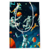 Katten die Basketball spelen in de ruimte met astr Medium Cadeauzakje (Voorkant)