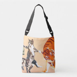 Katten gaan tas spelen