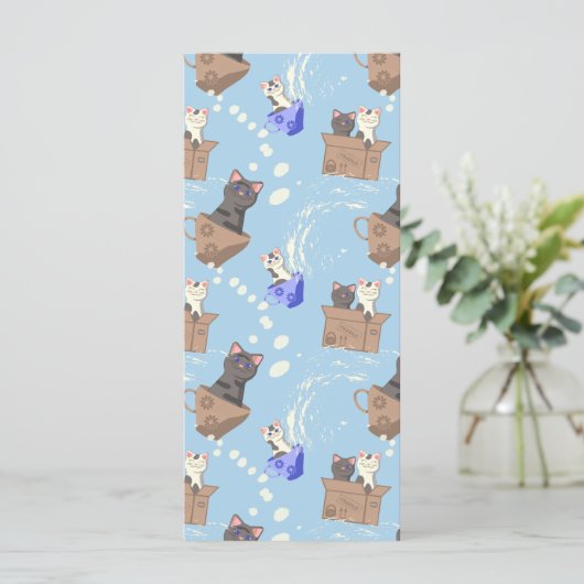 Katten in doos en melkdruppels op blauw (Staand voorkant)