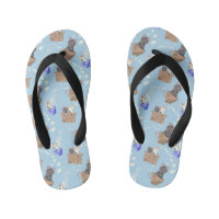 Katten in doos en melkdruppels op blauw