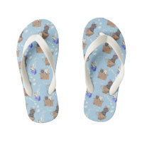 Katten in doos en melkdruppels op blauw