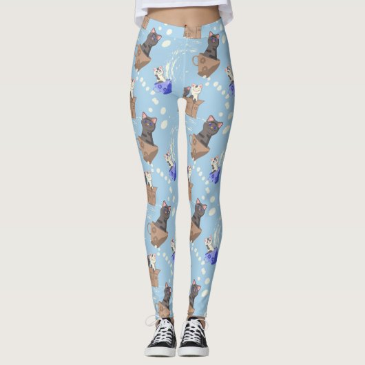 Katten in doos en melkdruppels op blauw leggings (Voorkant)