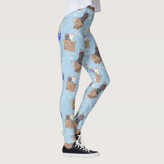 Katten in doos en melkdruppels op blauw leggings (Rechts)