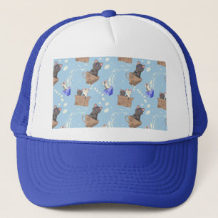 Katten in doos en melkdruppels op blauw trucker pet