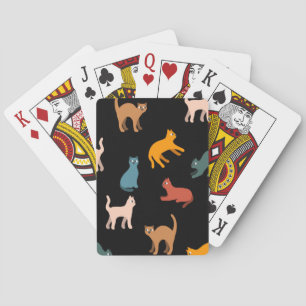Katten op de zwarte pokerkaarten