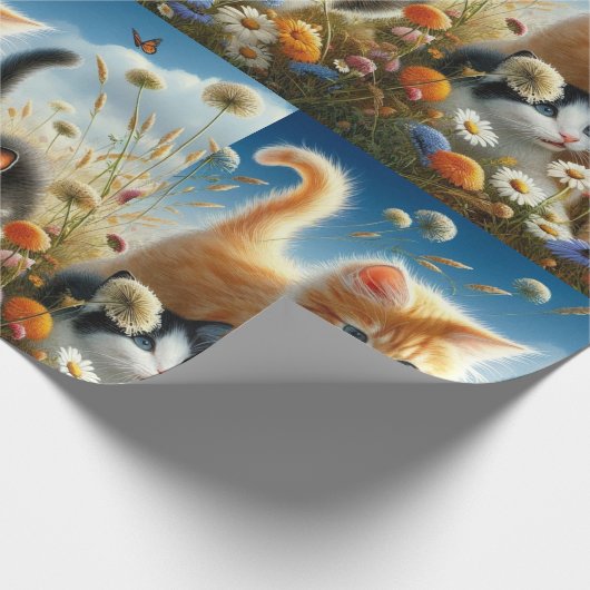 Katten spelen in bloemen Kattenliefhebber Cadeaupapier (Hoek)