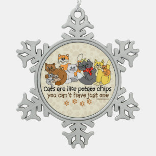 Katten zijn als chips tin sneeuwvlok ornament
