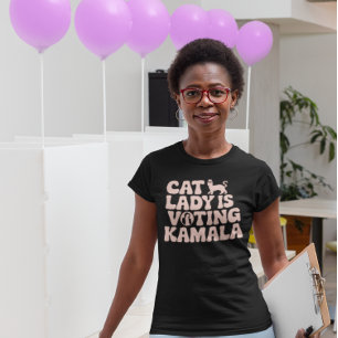 Kattenliefhebber spreekt steun uit voor Kamala's c T-shirt