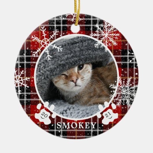 Kattenpootafdruk Rode Sneeuwvlok Geruit Foto Naam Keramisch Ornament (Voorkant)