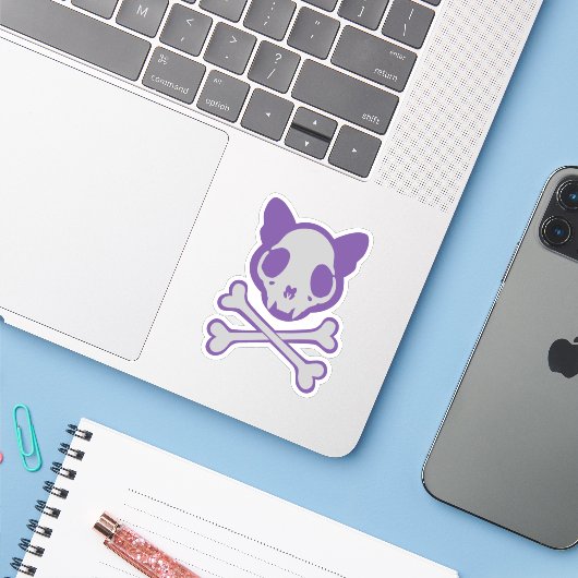 kattenschedel en kruisbeenderen sticker (Laptop met iPhone)