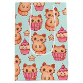Kawaii Cute Cats Cupcakes Pink and Blue Pattern Medium Cadeauzakje (Achterkant)