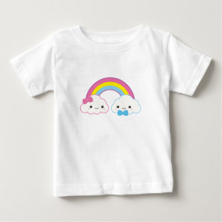 Kawaii paar wolken met regenboog