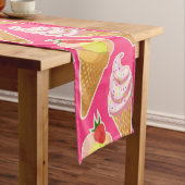 Kawaii pink pattern with strawberry ice cream  korte tafelloper (Voorbeeld)