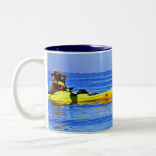 Kayaker en Tufted Puffin in the Pacific Northwest Tweekleurige Koffiemok