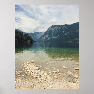 Kayakers op de afstand van de foto van het meer poster