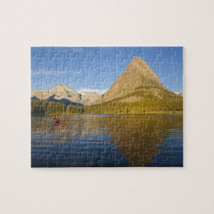 Kayakken op Swiftcurrent Lake bij zonsopgang in de Legpuzzel