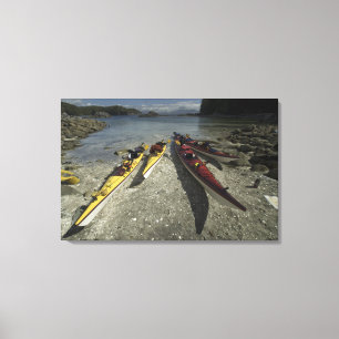 Kayaks op Dicebox Island, Broken Island Group, Canvas Afdruk