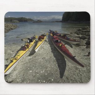Kayaks op Dicebox Island, Broken Island Group, Muismat