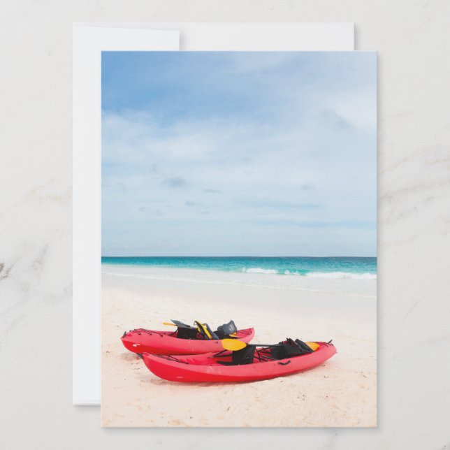 Kayaks op het strand (Voorkant)