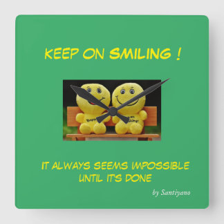 ' Keep on smiling ' horloge murale carrée