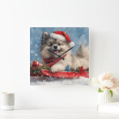 Keeshond Hond in Sledge Laat het Sneeuw Kerstmis Vierkante Klok (Huis)