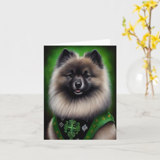 Keeshond-hond in St. Patrick's Day-jurk Kaart (Gele Bloem)