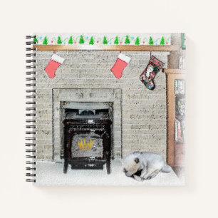 Keeshond met Kerstmis Puppy Dog met Fireplace Pain Notitieboek