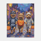 Keeshond Trick-or-Treating in Halloween kostuums Fleece Deken (Voorkant)