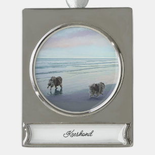 Keeshonds in de Seashore-schilderkunst Verzilverd Banner Ornament