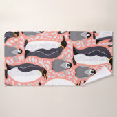 keizerpinguïns en hun cubussen op een roze patroon badhanddoek (Badhanddoek)