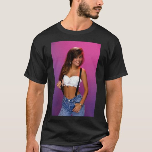 KELLY KAPOWSKI T-Shirt (Voorkant)