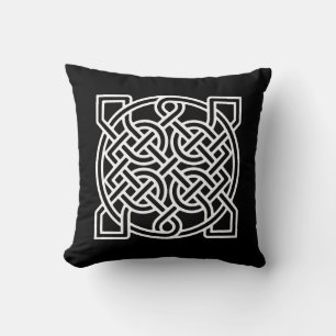 Keltische Sailor's Knot, White op een zwarte achte Kussen