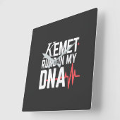 Kemet Runs in My DNA | Vierkante Klok (Hoek)