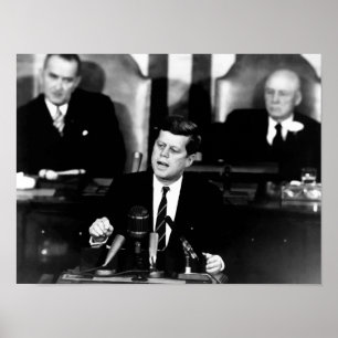 Kennedy kondigt missie naar de maan aan poster