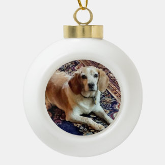 Keramische kerstversiering van beagle keramiek bal ornament