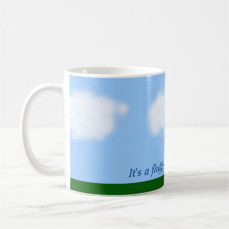 Keramische mok met wollig wit wolkendesign