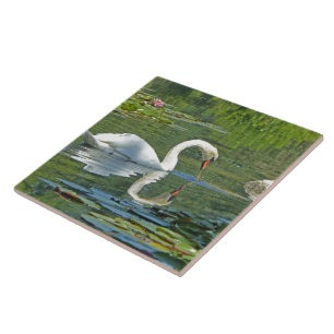 KERAMISCHE TEGEL / TRIVET, "ZWAAN OP LELIEVIJVER" TEGELTJE