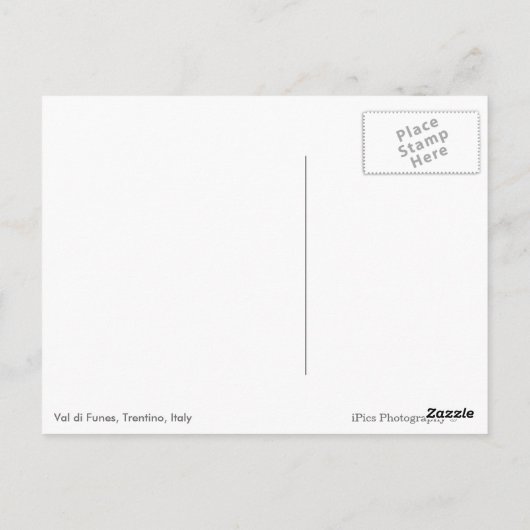 Kerk en dorp met bergen landschap postca briefkaart (Achterkant)