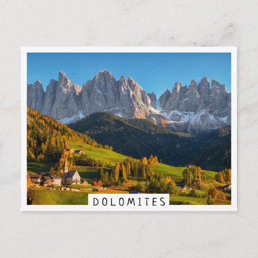 Kerk en dorp met berglandschap briefkaart (Voorkant)