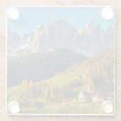 Kerk en dorp met berglandschap glazen onderzetter (Achterkant)