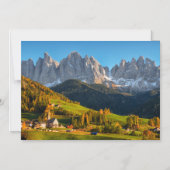 Kerk en dorp met berglandschap magnetische uitnodiging (Voorkant)