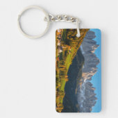 Kerk en dorp met berglandschap sleutelhanger (Voorkant)