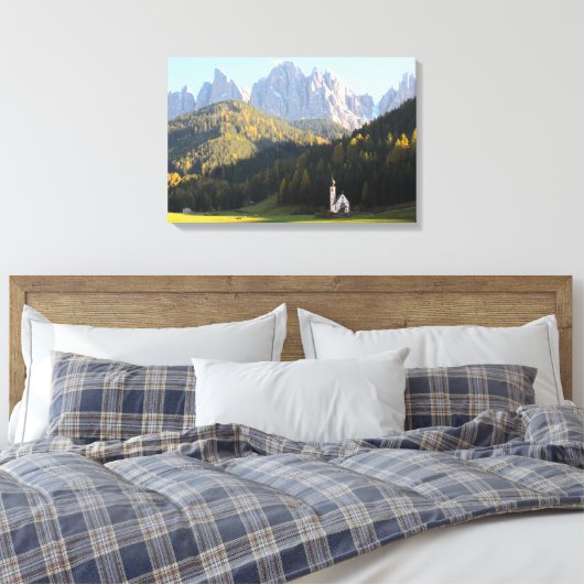 Kerk met Dolomieten achtergrond canvas print (Insitu (Slaapkamer))
