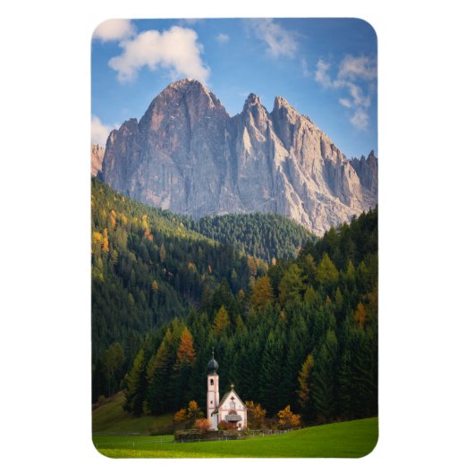 Kerk voor de Dolomietenbergen in Italië Magneet (Verticaal)