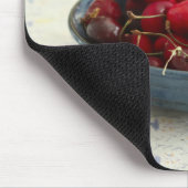 Kersen in een blauwe kom muismat (Hoek)