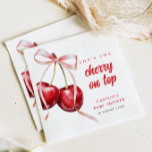 Kersen op de bovenste douche servet