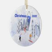 Kerst Alpine Ski Mountain Village Skiers Keramisch Ornament (Rechts)