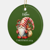 Kerst Gnome met Cadeaus Gepersonaliseerd Ornament (Links)